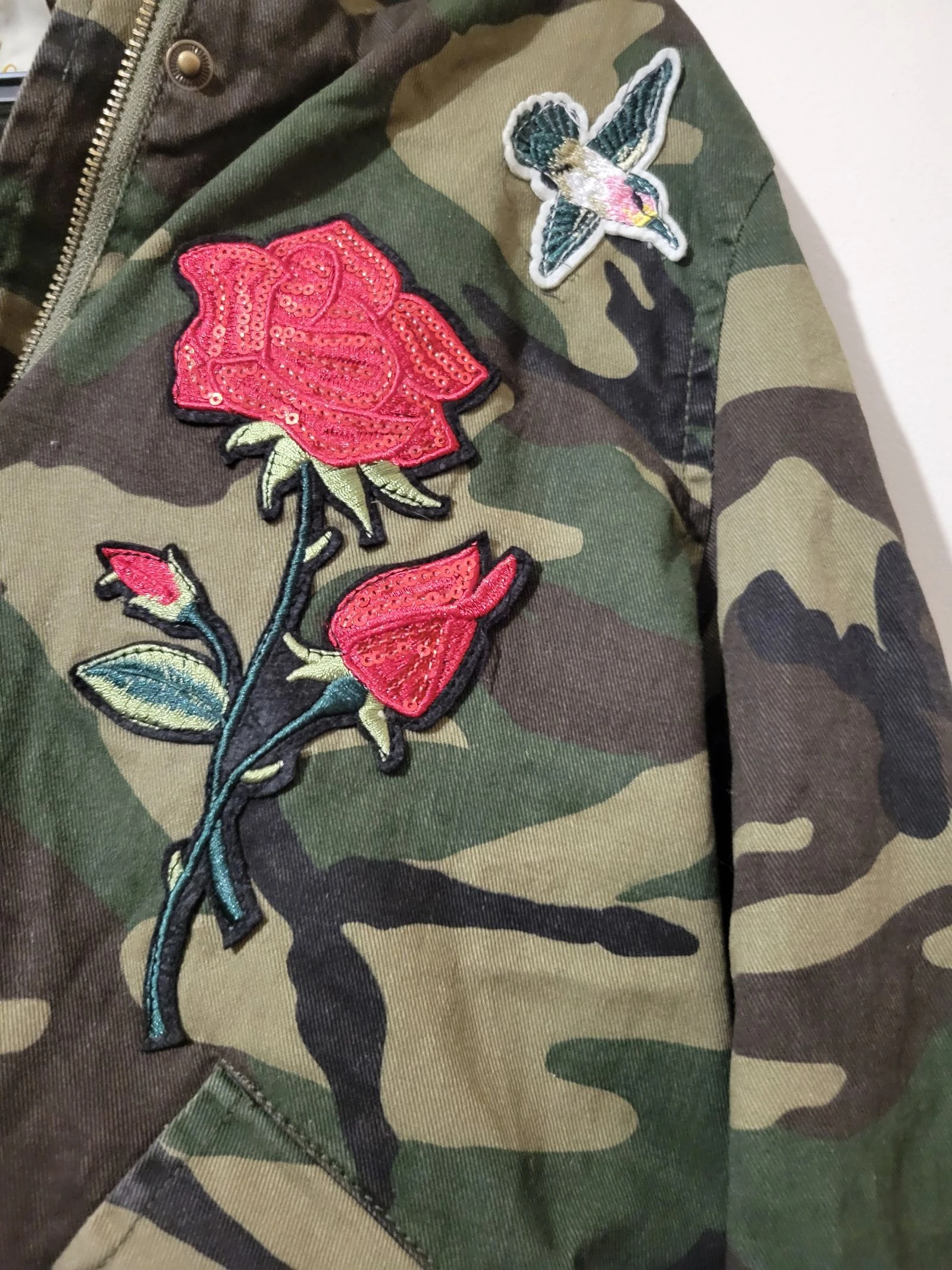 Casaco militar / parka camuflado com bordados (novo com etiqueta) t s-m – photo 3